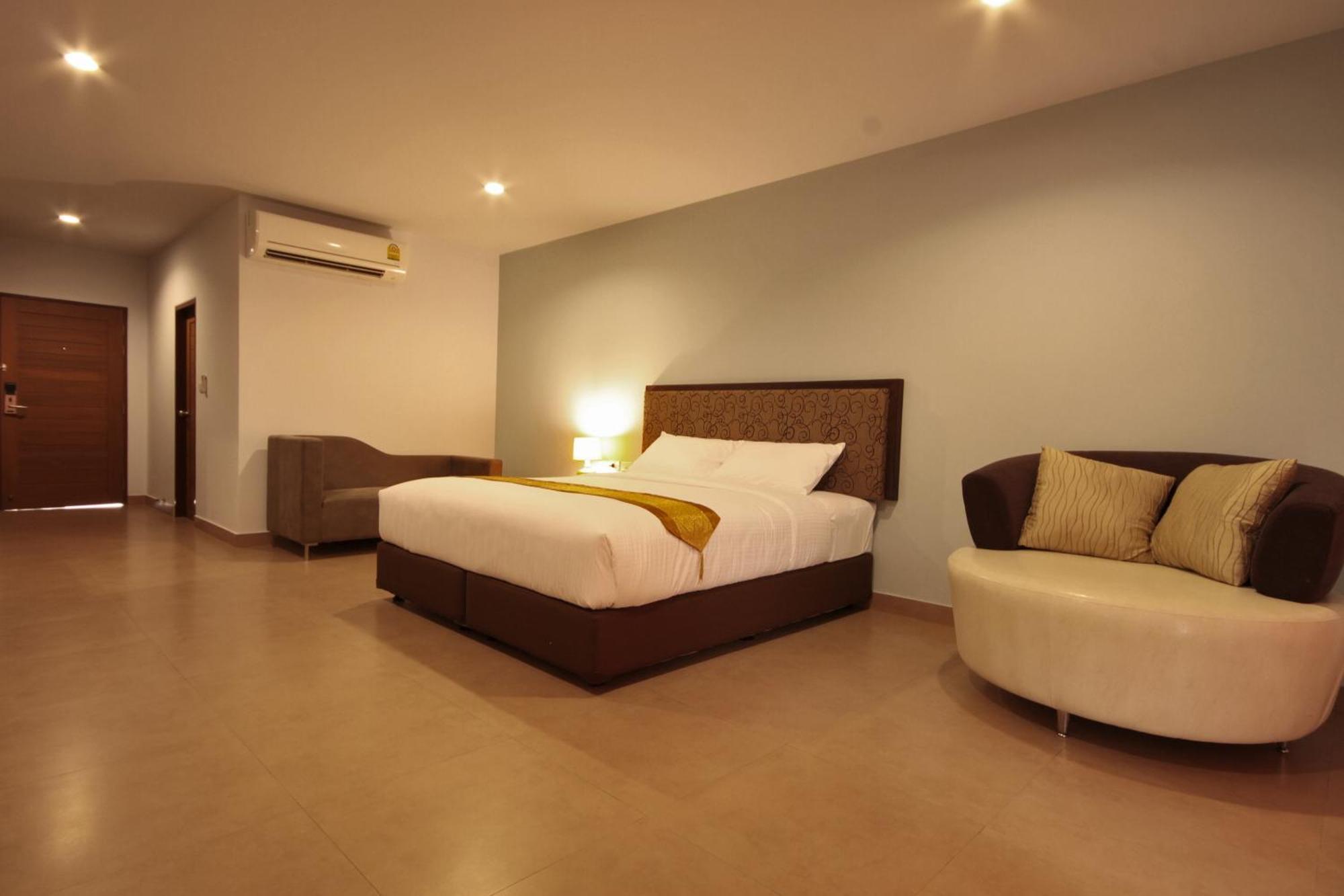 Paragon Suites Resort Джомтиен Бийч Екстериор снимка