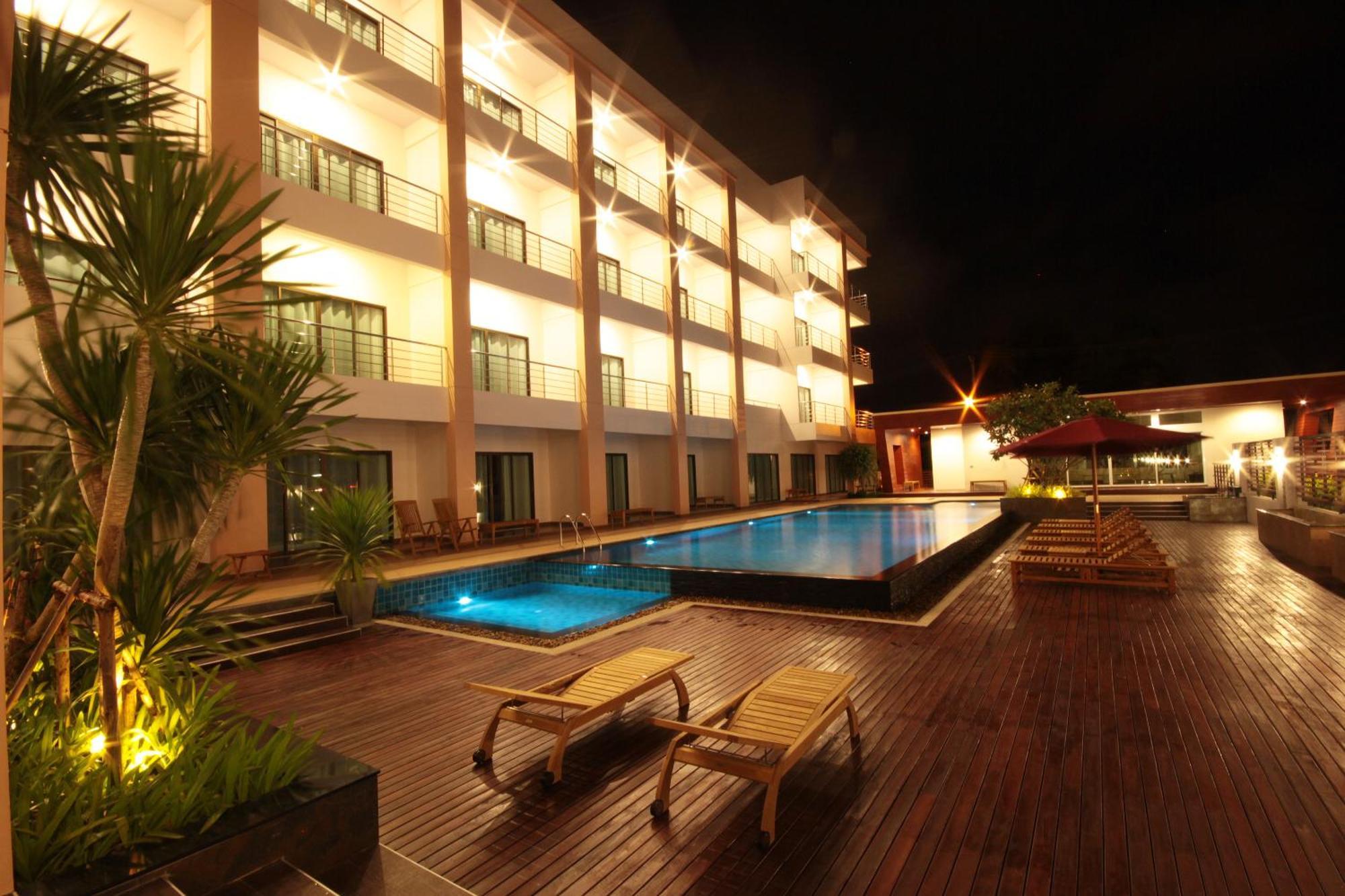 Paragon Suites Resort Джомтиен Бийч Екстериор снимка