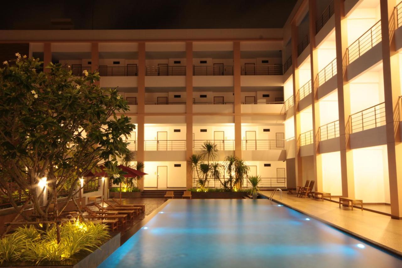 Paragon Suites Resort Джомтиен Бийч Екстериор снимка